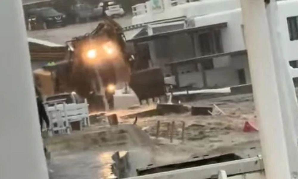 Σφοδρή κακοκαιρία στη Μύκονο: «Μην πάθουμε ό,τι και η Πάρος», λέει ο δήμαρχος (βίντεο)